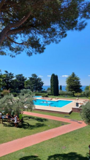 APARTMENTS BLUE VIEW - Residence Casetto Bardolino - Regarda Travel
